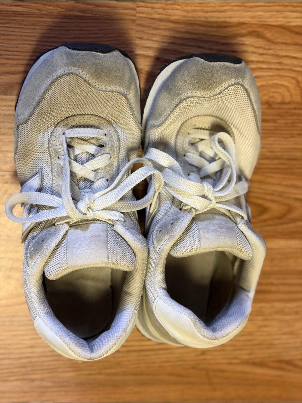 Unisex Cream Colored New Balance 574 Sneakers. Women 9.5, Men  8.